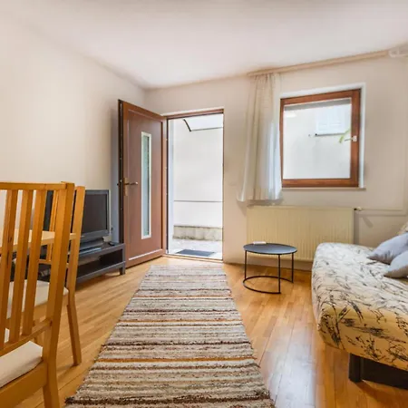 Lägenhet Lovely In With Wifi Dekani